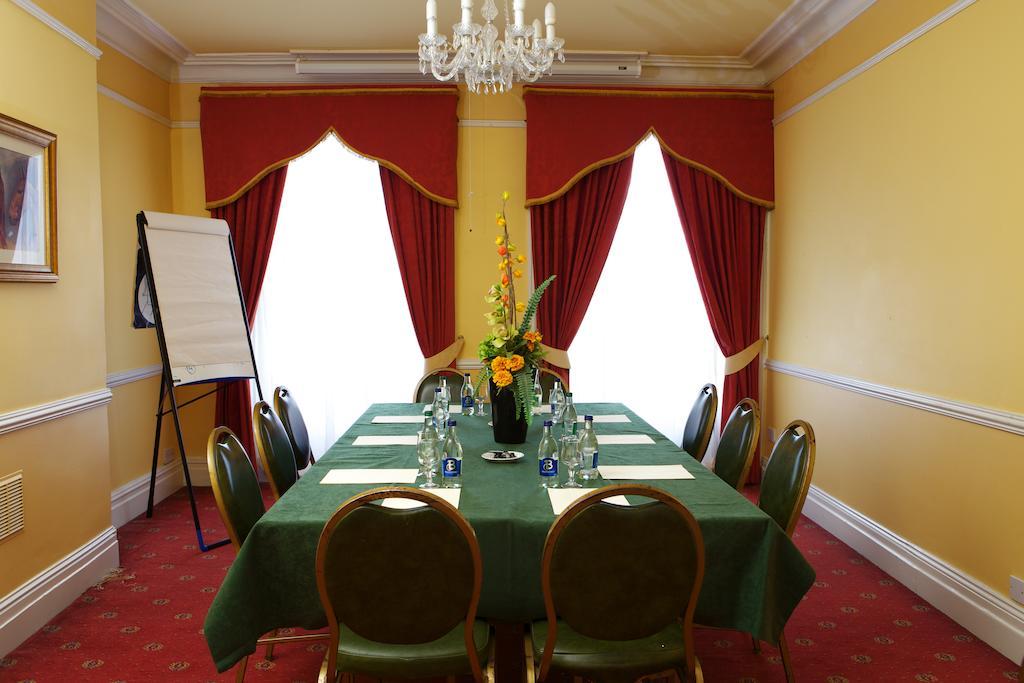 Leens Hotel Абифийл Екстериор снимка